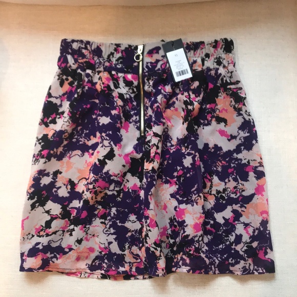 Zippered skirt - Picture 1 of 3